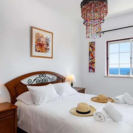 Top Floor Ocean View - Near Beach Apartment *