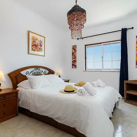 Top Floor Ocean View - Near Beach Apartment *